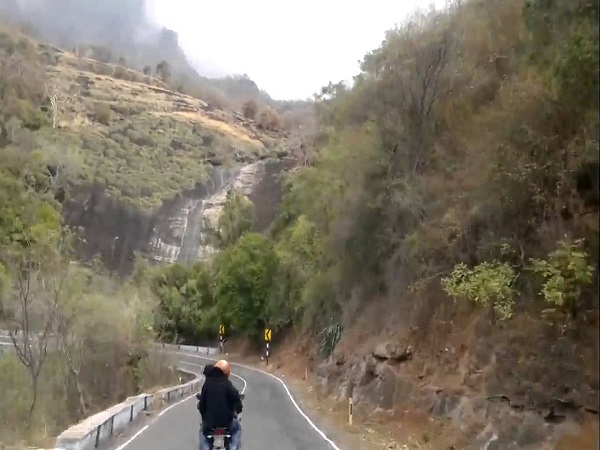 மலைச்சாலையில் இந்த முறையில் பிரேக் பிரயோகிப்பது ஆபத்தானது!