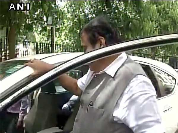 விஐபி-கள் சிவப்பு சுழல் விளக்கை பயன்படுத்த அனுமதி இல்லை...!