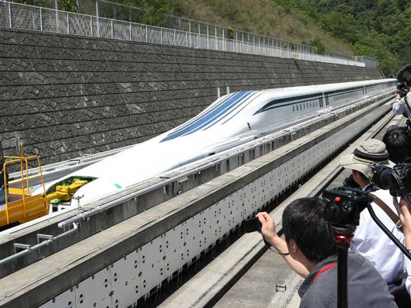 மணிக்கு 600 கிமீ வேகம் வரை செல்லும் மாக்லேவ் ரயில் - சிறப்புத் தகவல்கள்!