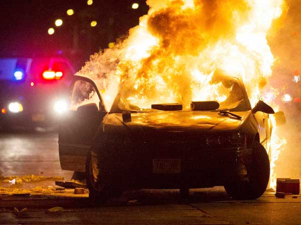 காரில் தீ பிடித்தால் செய்யவேண்டியவை..! செய்யக்கூடாதவை..!