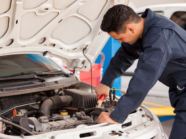 காரில் தீ பிடித்தால் செய்யவேண்டியவை..! செய்யக்கூடாதவை..!