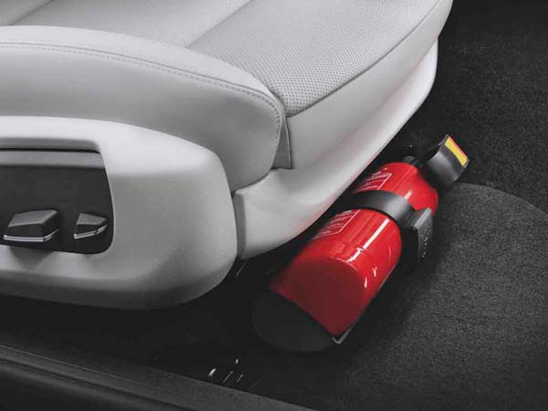 காரில் தீ பிடித்தால் செய்யவேண்டியவை..! செய்யக்கூடாதவை..!