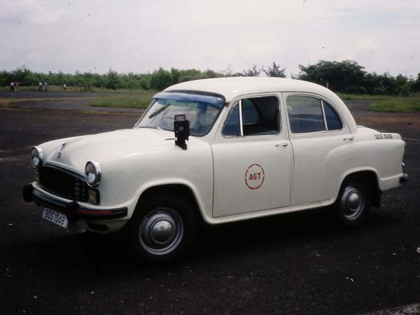 டூர் செல்வதற்கு சொந்த கார் சிறந்ததா அல்லது வாடகை கார் சிறந்ததா?