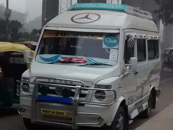 டூர் செல்வதற்கு சொந்த கார் சிறந்ததா அல்லது வாடகை கார் சிறந்ததா?