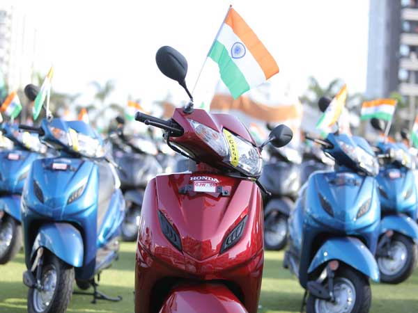 ஊழியர்களுக்கு ஆக்டிவா ஸ்கூட்டர் பரிசு.. வியக்கவைத்த முதலாளி..!