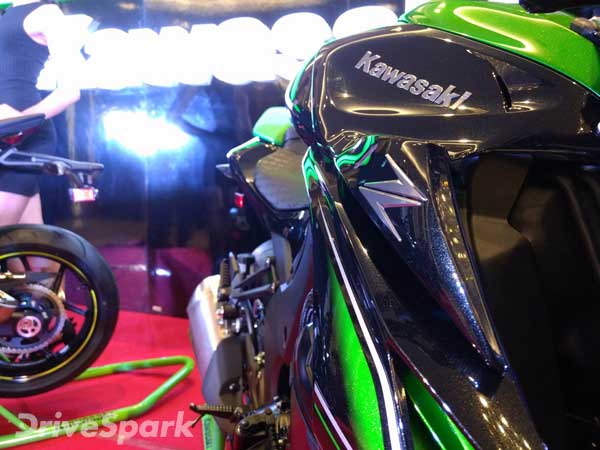 புதிய கவாஸாகி இசட்250 பைக் இந்தியாவில் அறிமுகம்..!