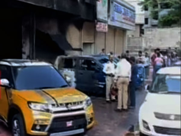 மாருதி நெக்ஸா ஷோரூமில் தீ விபத்து: காரணம் என்ன?