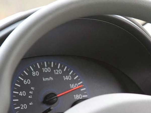 விதிமீறும் காவலர்துறையினர் குறித்த தகவலுக்கு ரூ.1000 பரிசு!