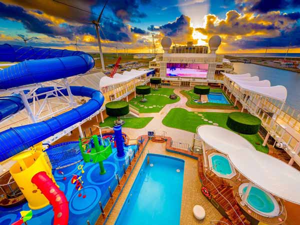 கார் பந்தயத் தடம் கொண்ட உலகின் முதல் சொகுசுக் கப்பல் தயார்!