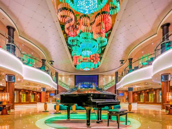 கார் பந்தயத் தடம் கொண்ட உலகின் முதல் சொகுசுக் கப்பல் தயார்!