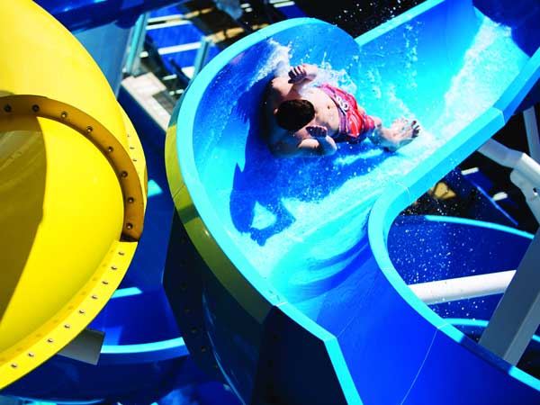 கார் பந்தயத் தடம் கொண்ட உலகின் முதல் சொகுசுக் கப்பல் தயார்!