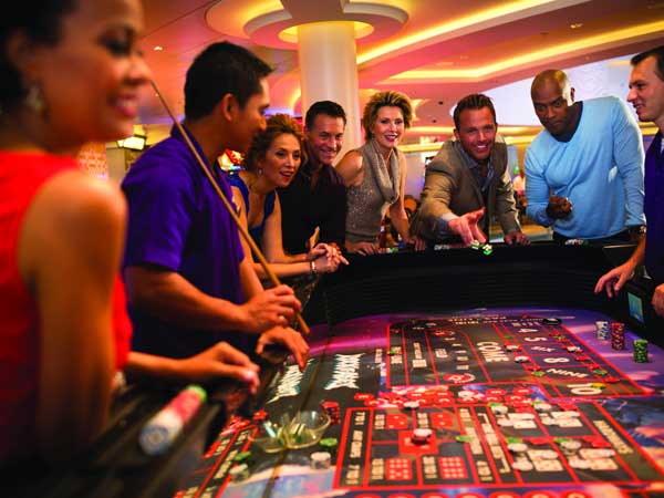 கார் பந்தயத் தடம் கொண்ட உலகின் முதல் சொகுசுக் கப்பல் தயார்!