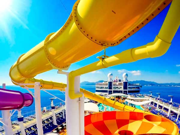 கார் பந்தயத் தடம் கொண்ட உலகின் முதல் சொகுசுக் கப்பல் தயார்!