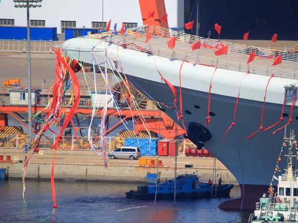 ரகசியமாக தயாரித்த விமானம் தாங்கி கப்பலை வெளியிட்ட சீனா..!