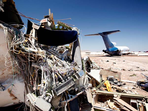 விபத்தின்போது விமானத்தில் உயிர் பிழைக்க வாய்ப்பு தரும் இடம் ?