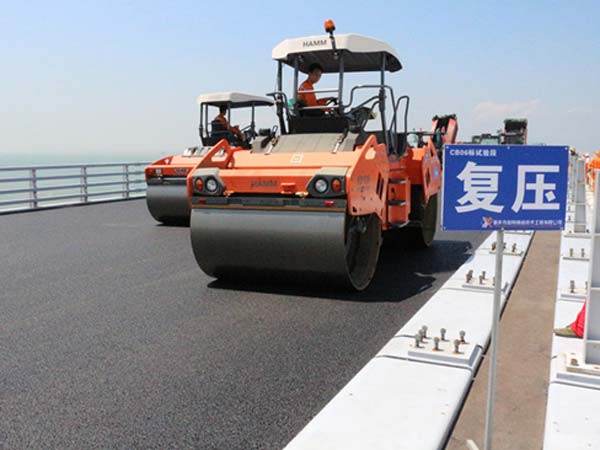 ஹாங்காங்கில் கட்டப்பட்டிருக்கும் உலகின் மிக நீளமான கடல் பாலம்!