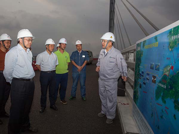 ஹாங்காங்கில் கட்டப்பட்டிருக்கும் உலகின் மிக நீளமான கடல் பாலம்!