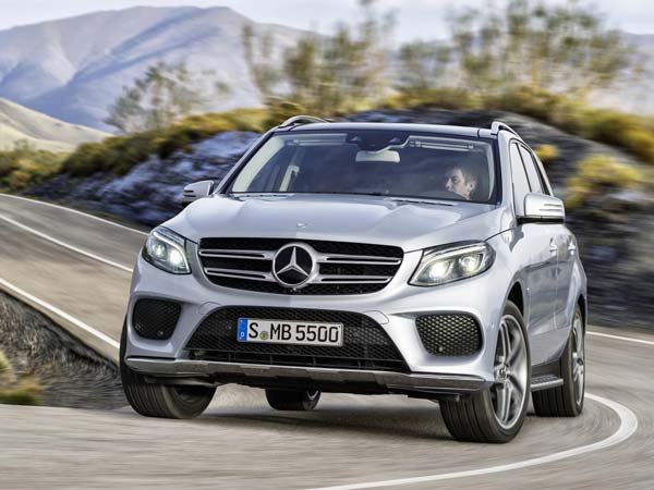 வாடிக்கையாளரிடம் அசிங்கப்பட்ட மெர்சிடிஸ் பென்ஸ் நிறுவனம்..!