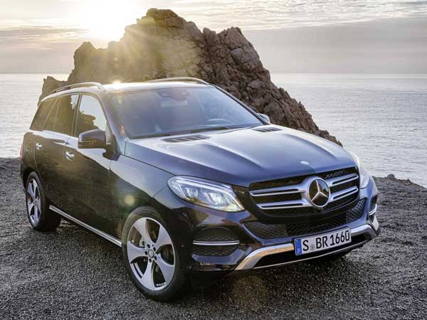 வாடிக்கையாளரிடம் அசிங்கப்பட்ட மெர்சிடிஸ் பென்ஸ் நிறுவனம்..!