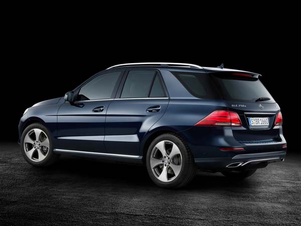 வாடிக்கையாளரிடம் அசிங்கப்பட்ட மெர்சிடிஸ் பென்ஸ் நிறுவனம்..!