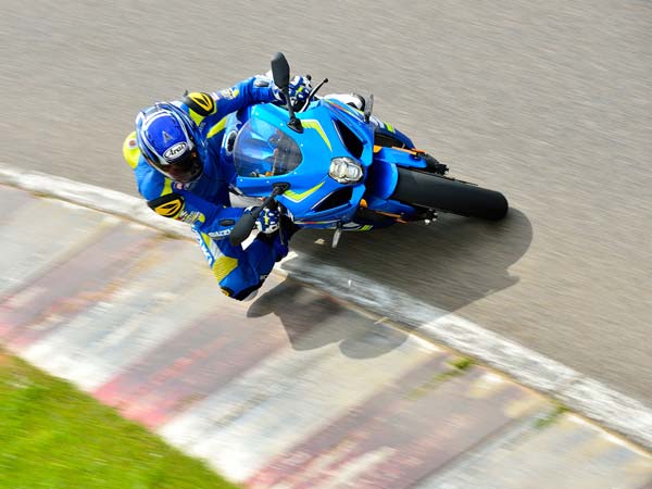 சுசுகியின் புதிய ஸ்போர்ட்ஸ் பைக்குகள் இந்தியாவில் அறிமுகம்..!