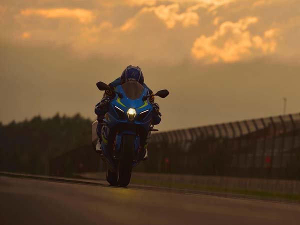 சுசுகியின் புதிய ஸ்போர்ட்ஸ் பைக்குகள் இந்தியாவில் அறிமுகம்..!