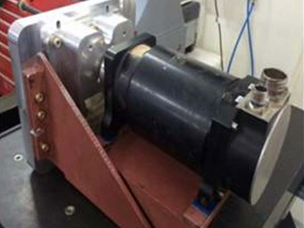 சூரியசக்தியில் இயங்கும் மின்சார கார்!