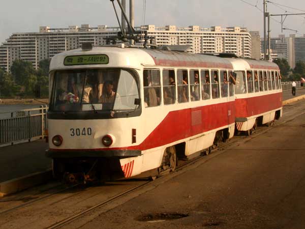  வடகொரியாவில் பின்பற்றப்படும் சில விசித்திரமான சாலை விதிகள்!