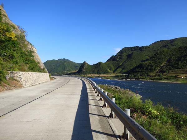  வடகொரியாவில் பின்பற்றப்படும் சில விசித்திரமான சாலை விதிகள்!