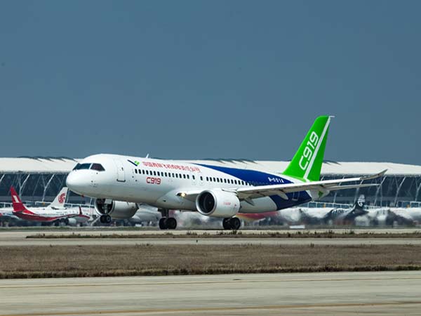  போயிங், ஏர்பஸ் விமானங்களுக்கு போட்டியாக வந்த சீன பயணிகள் விமானம்...!