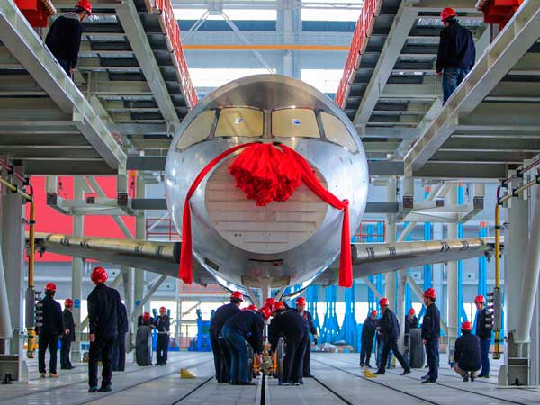  போயிங், ஏர்பஸ் விமானங்களுக்கு போட்டியாக வந்த சீன பயணிகள் விமானம்...!