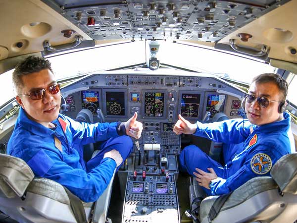  போயிங், ஏர்பஸ் விமானங்களுக்கு போட்டியாக வந்த சீன பயணிகள் விமானம்...!