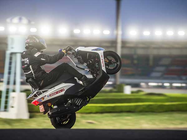 வீடியோ: 500 கிமீ வீலிங் செய்து புதிய உலக சாதனை.! வீடியோ: 500 கிமீ வீலிங் செய்து புதிய உலக சாதனை.!