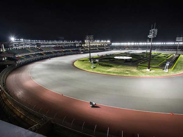 வீடியோ: 500 கிமீ வீலிங் செய்து புதிய உலக சாதனை.! வீடியோ: 500 கிமீ வீலிங் செய்து புதிய உலக சாதனை.!