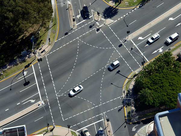 நெடுஞ்சாலையில் கார் ஓட்டும்போது விபத்துக்களை தவிர்ப்பதற்கான வழிகள்!
