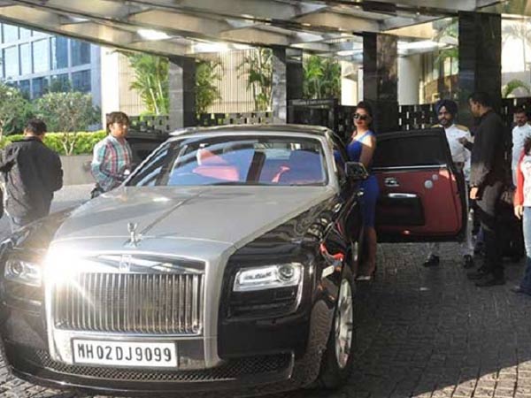 சமந்தா முதல் சன்னி லியோன் வரை: கதாநாயகிகளின் கார் கலெக்‌ஷன்