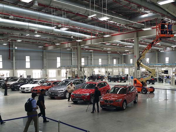  'தெர்மோகோல்' அரசியல்வாதிகளும், தெறித்து ஓடும் கார் நிறுவனங்களும்... !!