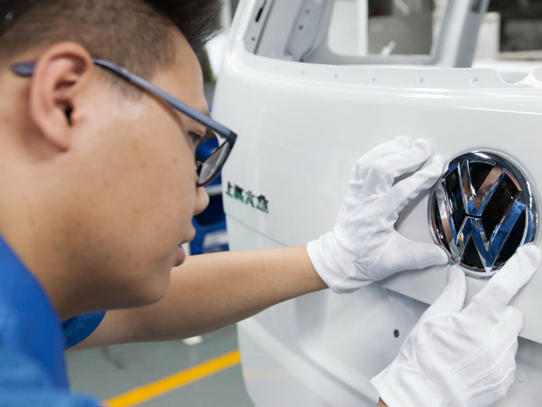 வோக்ஸ்வேகன் நிறுவனத்திற்கு மேலும் ரூ.7700 கோடி அபராதம்