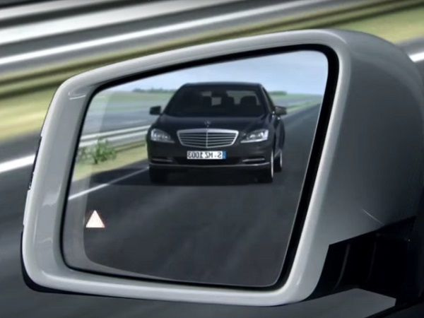 பிளைண்ட் ஸ்பாட் டிடெக்‌ஷன்