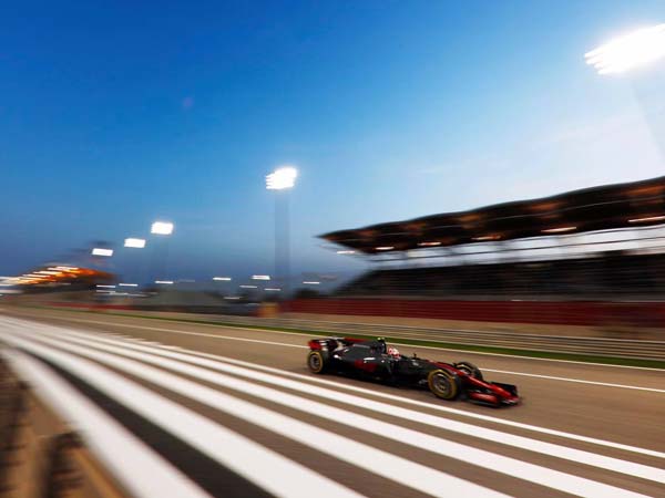 கார் பந்தயத்தில் வரலாறு படைத்த 19வயது இந்திய வீரர்..!