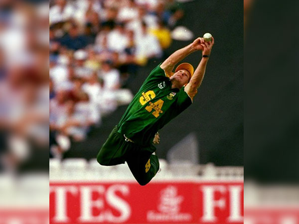 ராயல் என்ஃபீல்டு காதலராக மாறிய ஜாண்டி ரோட்ஸ்..!