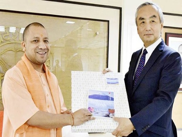 யோகியை சந்திக்க வந்த ஜப்பான் தூதரின் காரை தூக்கிய காவலர்கள்..!