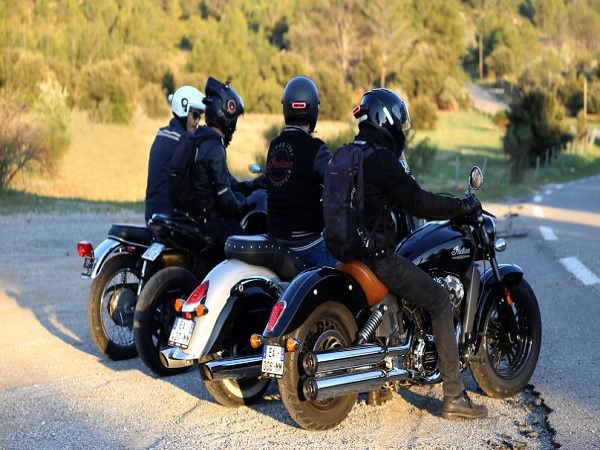 சாதாரண ஹெல்மெட்டை ஸ்மார்ட் ஹெல்மெட் ஆக மாற்றும் சாதனம்..! சாதாரண ஹெல்மெட்டை ஸ்மார்ட் ஹெல்மெட் ஆக மாற்றும் சாதனம்..!