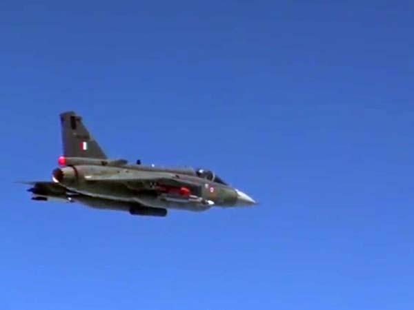 வான் இலக்கை துல்லியமாக அடித்து உலகையே திரும்பி பார்க்க வைத்த தேஜஸ்!