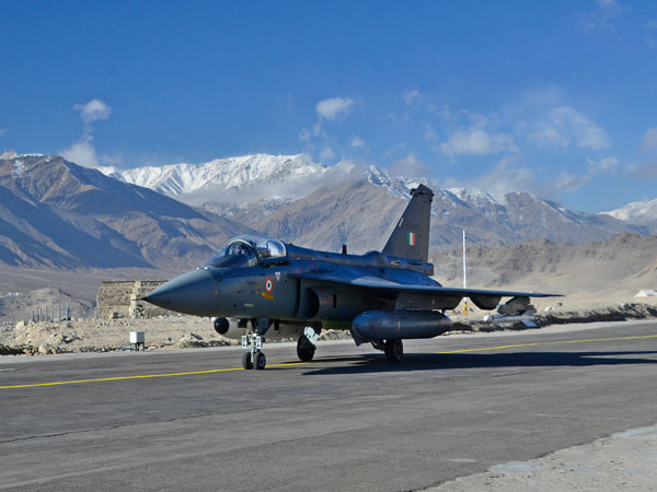 வான் இலக்கை துல்லியமாக அடித்து உலகையே திரும்பி பார்க்க வைத்த தேஜஸ்!