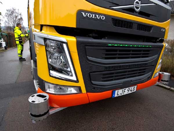 ஓட்டுநரில்லாமல் இயங்கும் வால்வோவின் குப்பை அள்ளும் லாரி!