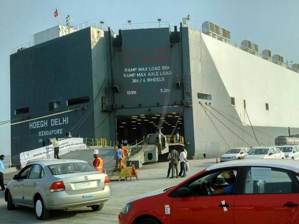 ஜிஎஸ்டி வரியால் கார், மோட்டார்சைக்கிள் விலை உயருகிறது! ஜிஎஸ்டி வரியால் கார், மோட்டார்சைக்கிள் விலை உயருகிறது!