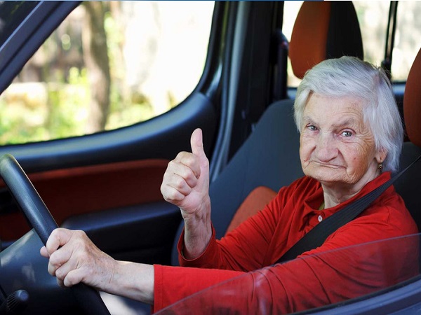 திருமலை பட பாணியில் வழி தவறி 500 கிமீ சென்ற மூதாட்டி..! திருமலை பட பாணியில் வழி தவறி 500 கிமீ சென்ற மூதாட்டி..!