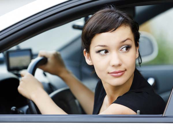 கார் ரிவர்ஸ் எடுக்கும்போது ஜாக்கிரதை! 