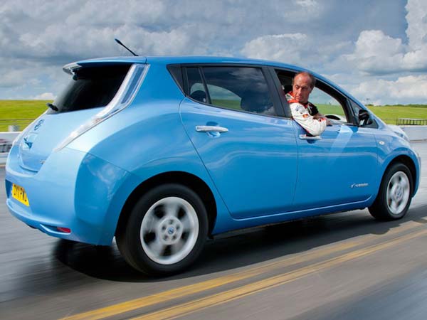 கார் ரிவர்ஸ் எடுக்கும்போது ஜாக்கிரதை! 